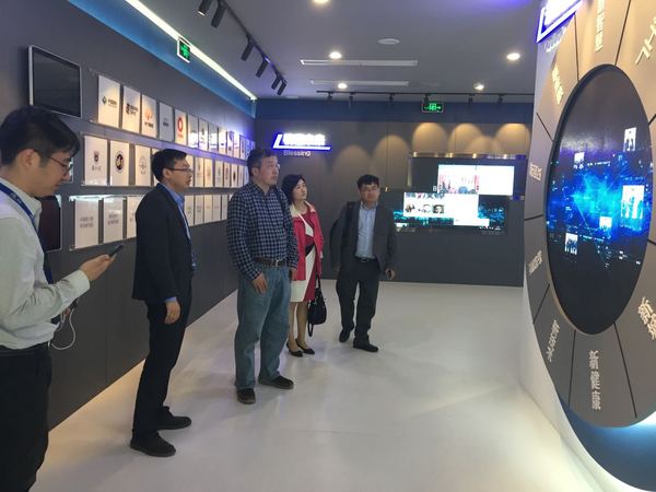 深化產(chǎn)教融合促發(fā)展 計(jì)算機(jī)學(xué)院赴朗坤智慧科技股份走訪(fǎng)交流